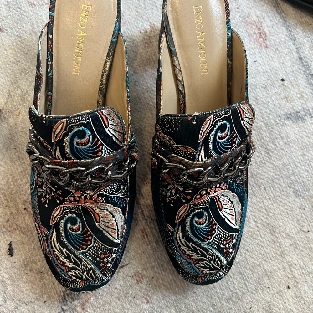 Tapestry slides with chain